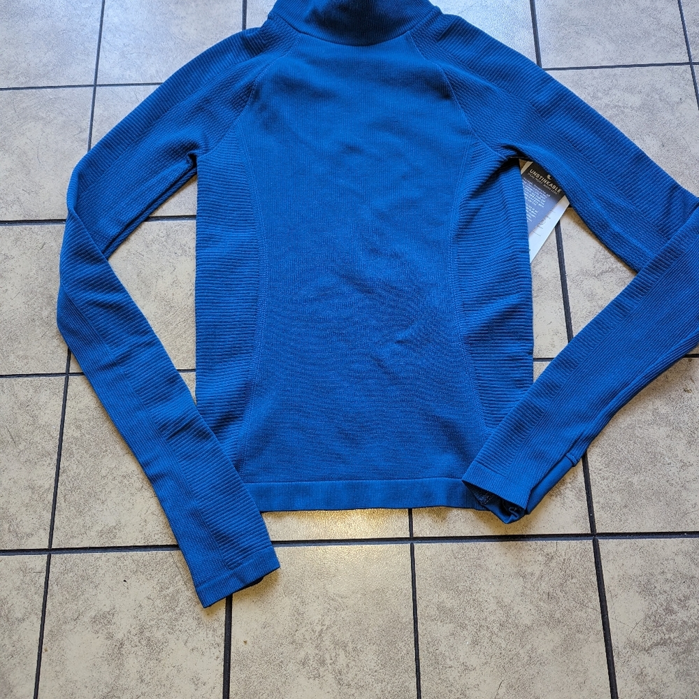 FLURRY SEAMLESS TURTLENECK TOP - Picture 6 of 6